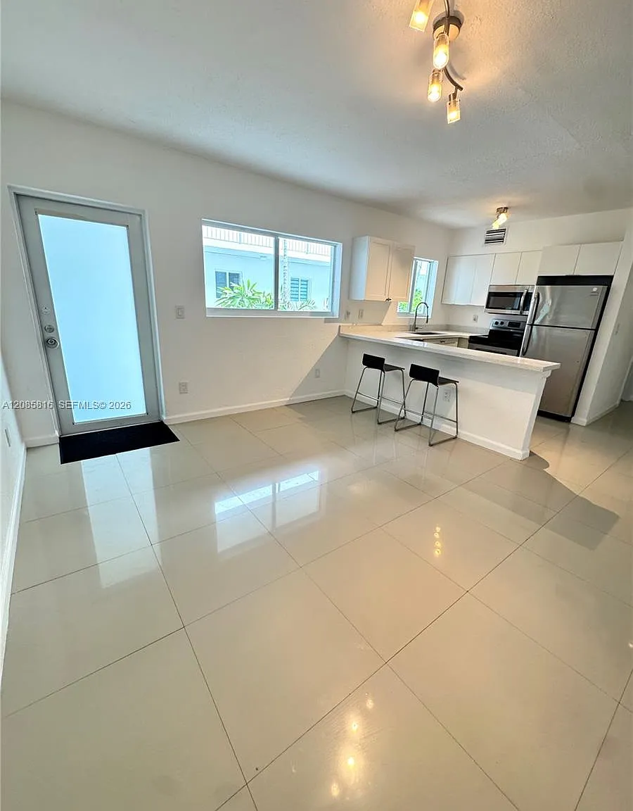 8035 Crespi Blvd — Photo 4