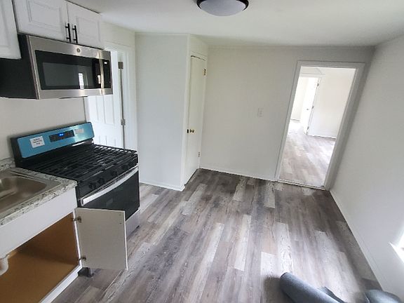 2nd image of 3 Schubert St #2