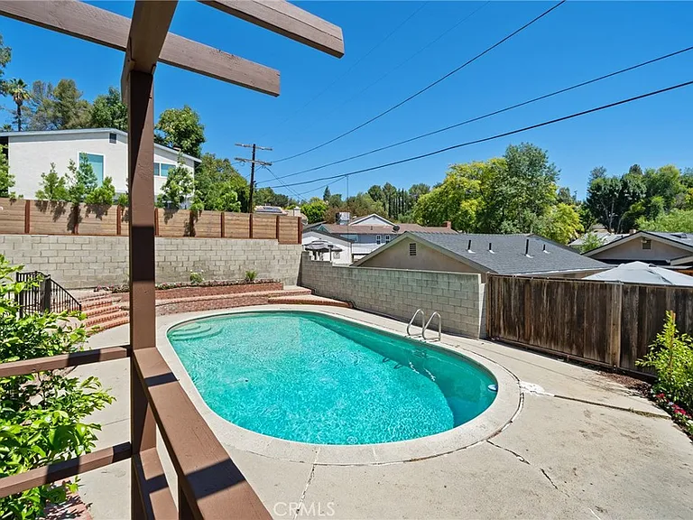 21816 Providencia St — Photo 30