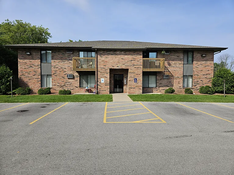 328 N Kensington Dr #4 — Photo 1