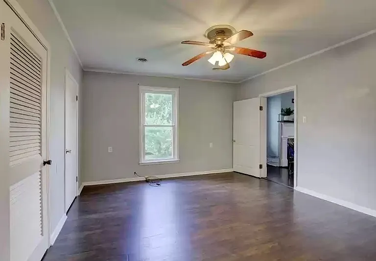 408 E Main St — Photo 8