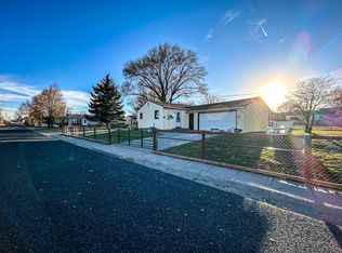 72 Nelson Dr, Gering, NE 69341