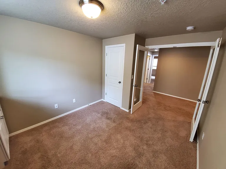 899 N Pointe Dr NW — Photo 15