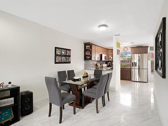 4th image of 241 W Forest Oak Circle