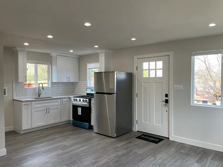 823 Golf Club Cir — Photo 14