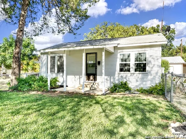 332 LANTANA LN, Pleasanton, TX 78064