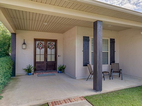 2nd image of 220 Austin Oaks Cir