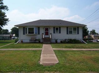 301 6th St, Durant, IA 52747
