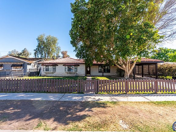 4th image of 695 Desert Gardens Dr