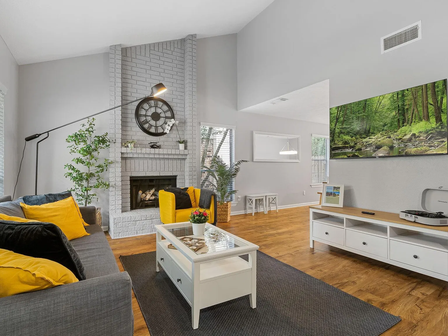 3 bed, 2.5 bath, 1631 sqft, $2,500 — Photo 3