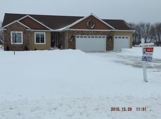 N2607 Bell Tower Ln, Hortonville, WI 54944