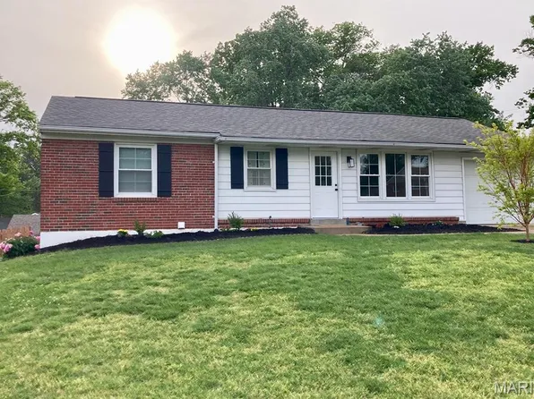 9931 Foxglove Dr, Saint Louis, MO 63123