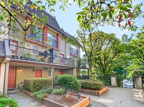 1561 Booth Ave #10, Coquitlam, BC V3K 6Z9