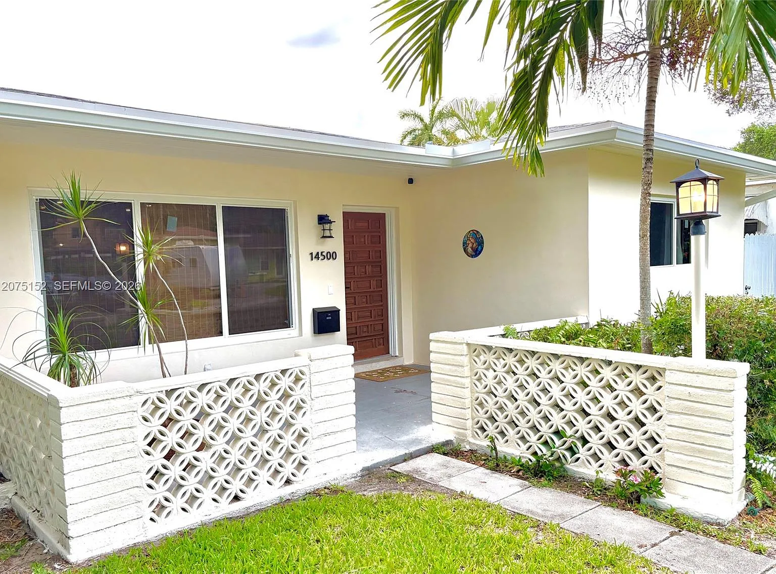 Oak Ranch Manor Corr Pl O — Photo 1