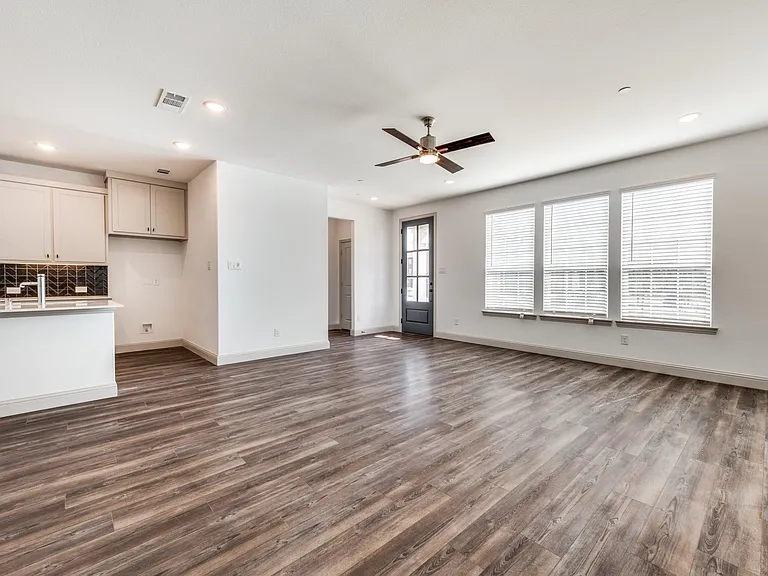 15866 Yellow Elder Rd — Photo 3