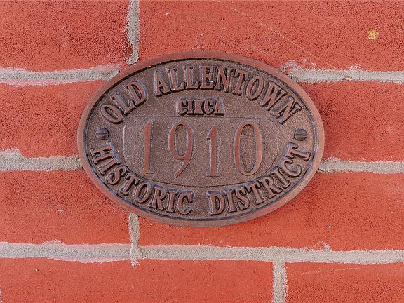 5th image of 1110 Turner St