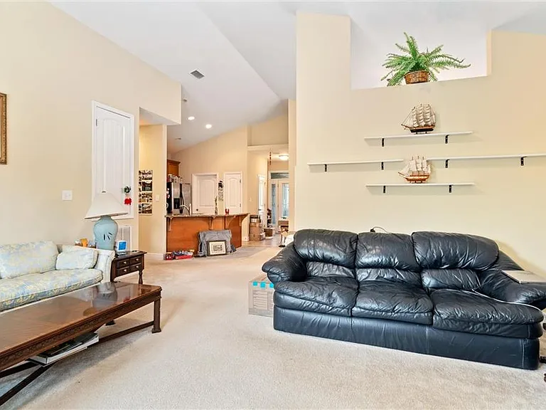 2520 Bluebeard Ln E — Photo 8