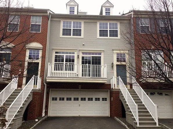 9 Tellicherry Ct, Jersey City, NJ 07305