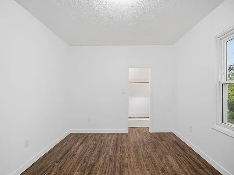 1123 E Indiana Ave — Photo 21
