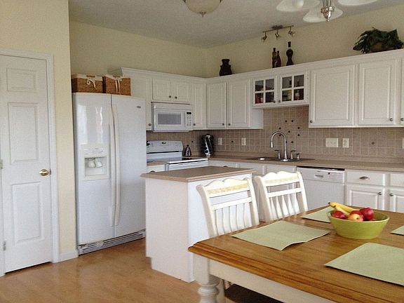 3rd image of 10376 Peacock Ln