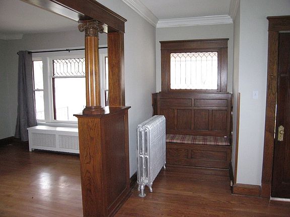 4th image of 809 W Buell Ave