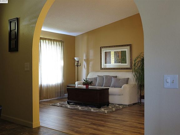 4th image of 4428 Delores Dr