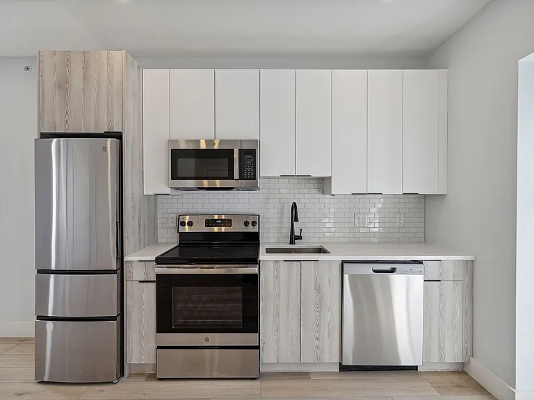 Serpentine Apartments: Newly Renovated in the Heart of Drexel — Photo 43