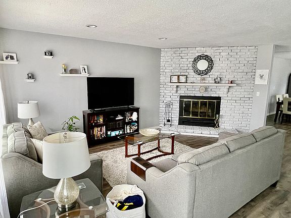 2nd image of 715 Centre Dr