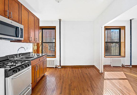 3rd image of 56 Macdougal St APT 32