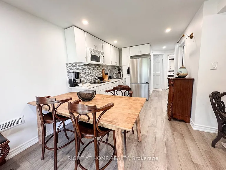 361 Gaston Pl #B — Photo 3