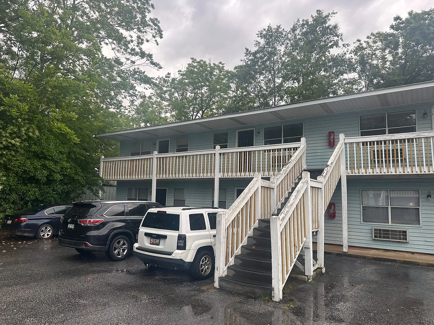 221 Hampton Ave — Photo 4