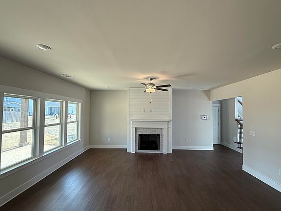 4th image of 8320 Shrewsbury Ln #29