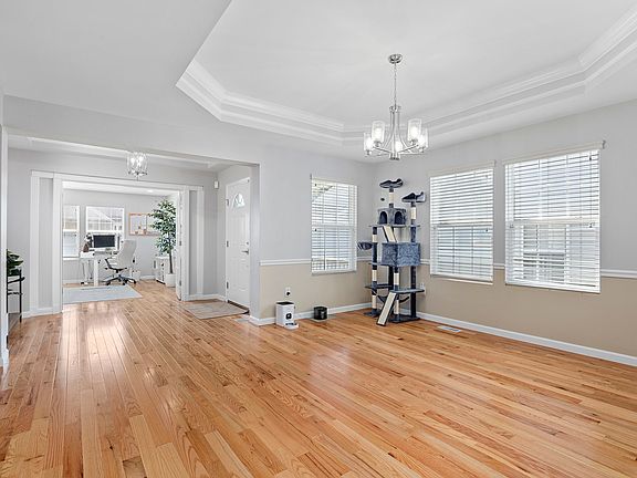 5th image of 1827 English Oak Dr