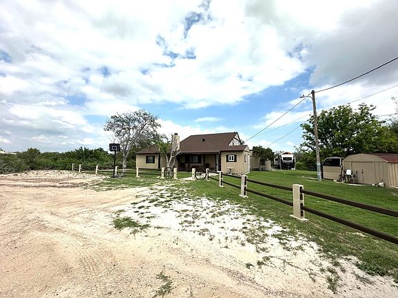 2nd image of 1017 Lakeshore Dr