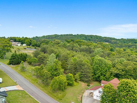 4th image of 918 River Cliff Dr