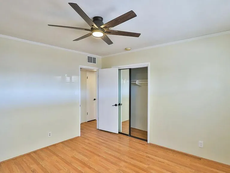 2421 W Anderson Ave — Photo 13