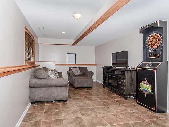 5th image of 22319 Waterford Ct