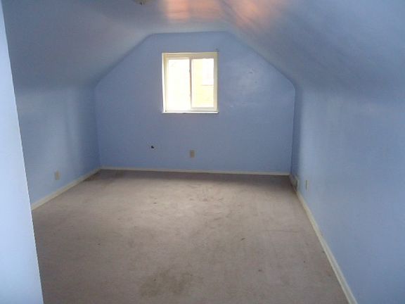 5th image of 9122 Neil Dr