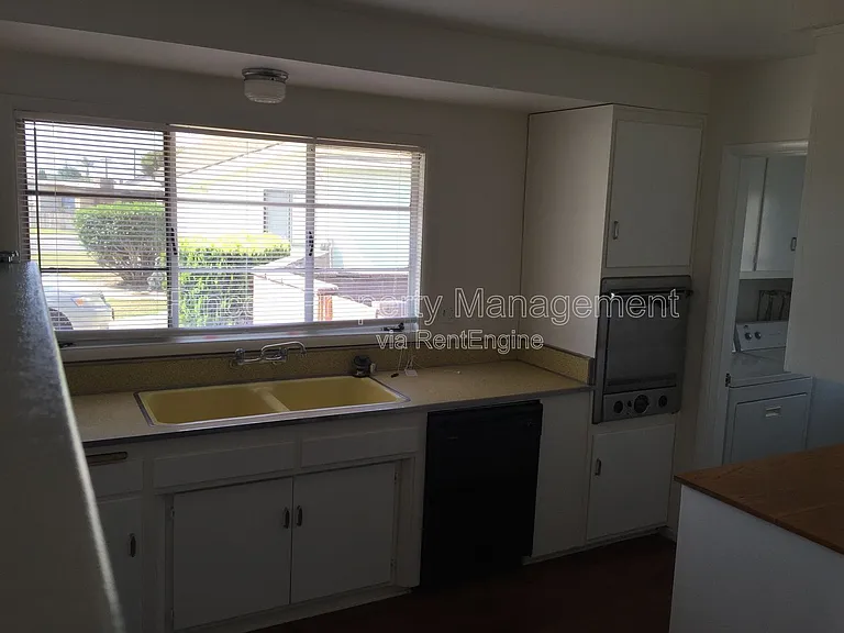 513 N North St — Photo 7