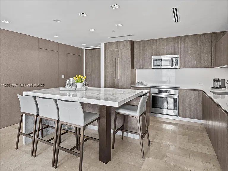 88 SW 7th St #3007 — Photo 11