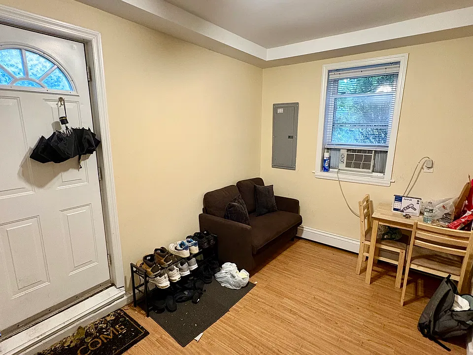 571 Laurelton Blvd #1