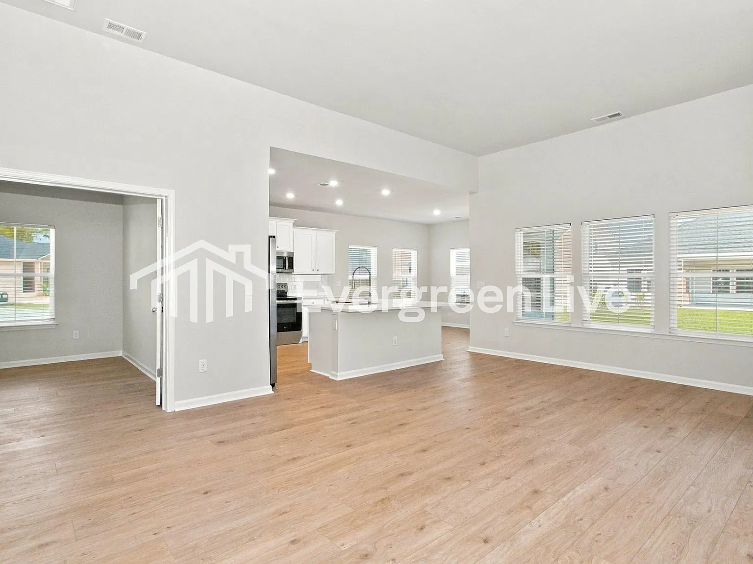 3 bed, 2.0 bath, 1748 sqft, $1,995 — Photo 4