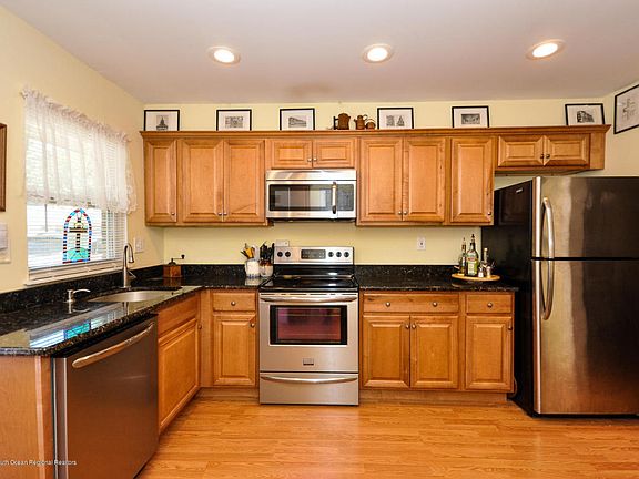 5th image of 278B Kingston Ct #100B