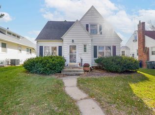 2109 W 3rd St, Waterloo, IA 50701