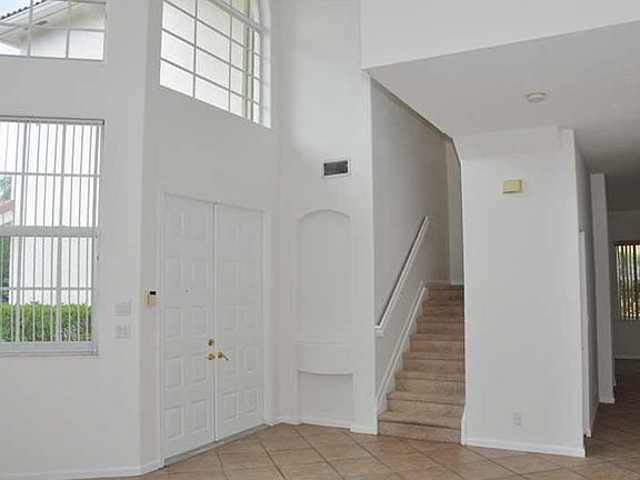 4th image of 16139 SW 16th St