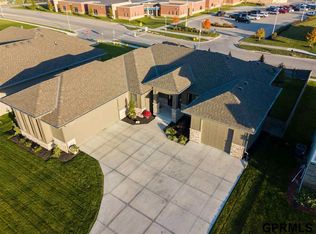 1307 S 209 Cir, Elkhorn, NE 68022