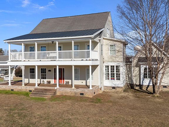 4th image of 290 Baie Road