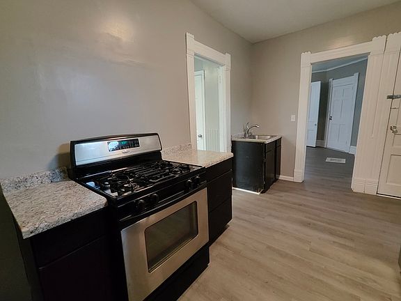 3rd image of 1225 Andrews St #1