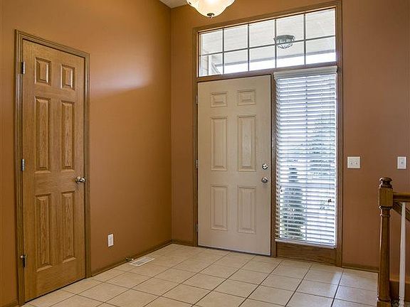3rd image of 712 Fleetwood Dr