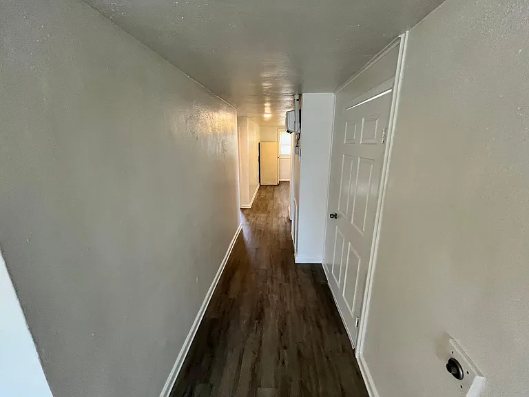 21 Chamberlin Ave W #B — Photo 11